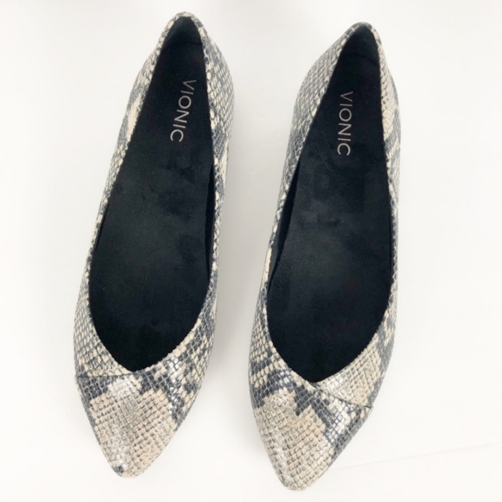 Vionic Caballo Pointed Toe Flats